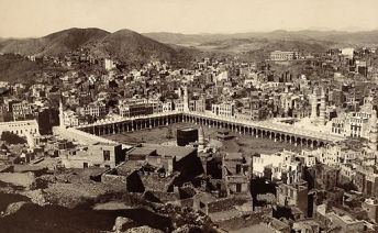A_bird_s_eye_view_of_Mecca_and_surrounding_hillsides